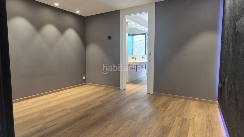 Foto edfa7b75-07b2-4822-b1a7-e20438ca5355. Casa adossada a Silla