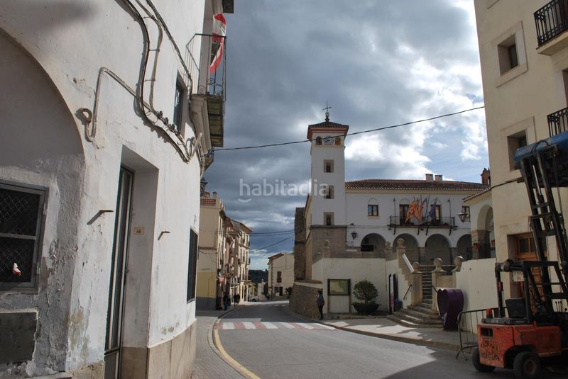 Foto a0739fec-1181-4449-a47c-e78d42284d86. Casa adossada amb aparcament a Jérica