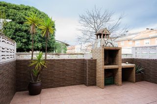 Alquiler Casa adosada  Calle concepcion arenal. El hogar definitivo para tu familia