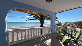 Xalet a Almenara. Tu vida frente al mar exclusivo chalet en primera línea de playa