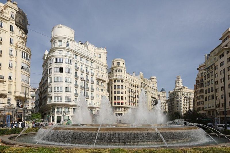 Foto 6642f660-44e1-4048-aae3-150193c547f9. Edifici a Sant Francesc Valencia