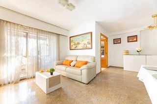 Pis a Camino moncada 61. Amplia vivienda con balcon, dos galerias, plaza de garaje y tras