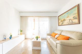 Pis a Camino moncada 61. Amplia vivienda con balcon, dos galerias, plaza de garaje y tras