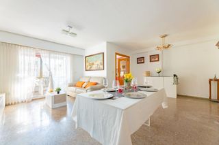 Appartamento in Camino moncada 61. Amplia vivienda con balcon, dos galerias, plaza de garaje y tras