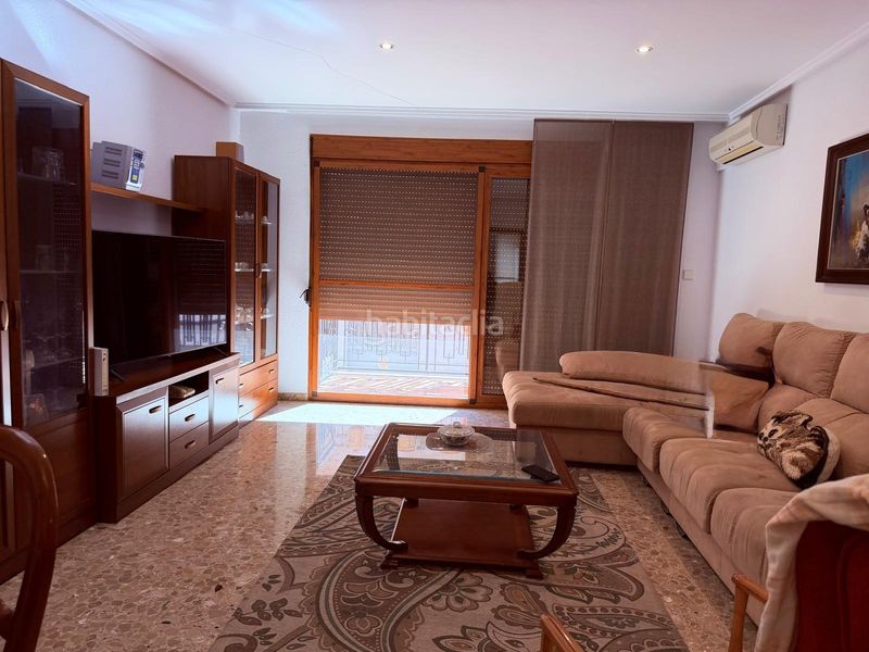 Foto b5b5727d-9793-4dd0-a8d8-9046407e4091. Casa amb aparcament a Meliana