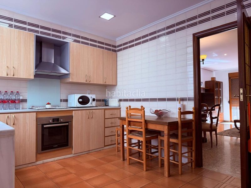 Foto b8296d88-4ea1-48cd-84e7-19ca9f75bb46. Casa amb aparcament a Meliana