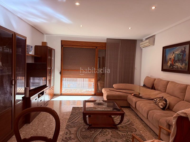 Foto c7d9e62e-3a2f-4c93-93c3-92c0dfbb6abf. Casa amb aparcament a Meliana