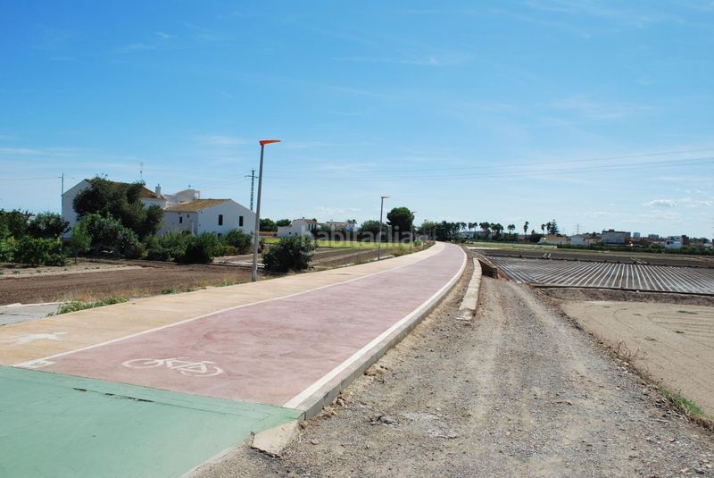 Foto 1d51c0e9-6764-4c79-af47-0c52d4115075. Casa amb aparcament a Meliana