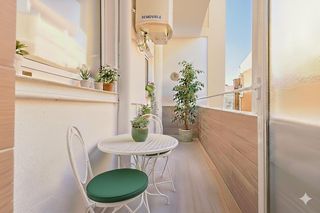 Rent Flat in Avenida avenida reino de valencia 81. Preciosa y amplia vivienda a estrenar, amueblado, reforma integr