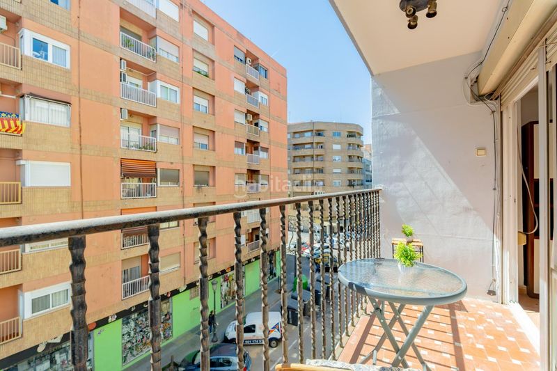 Piso precioso y luminoso piso con terrazabalcon ,ascensor a cota cero, exterior, para entrar a vivir en Valencia - Imagen 3