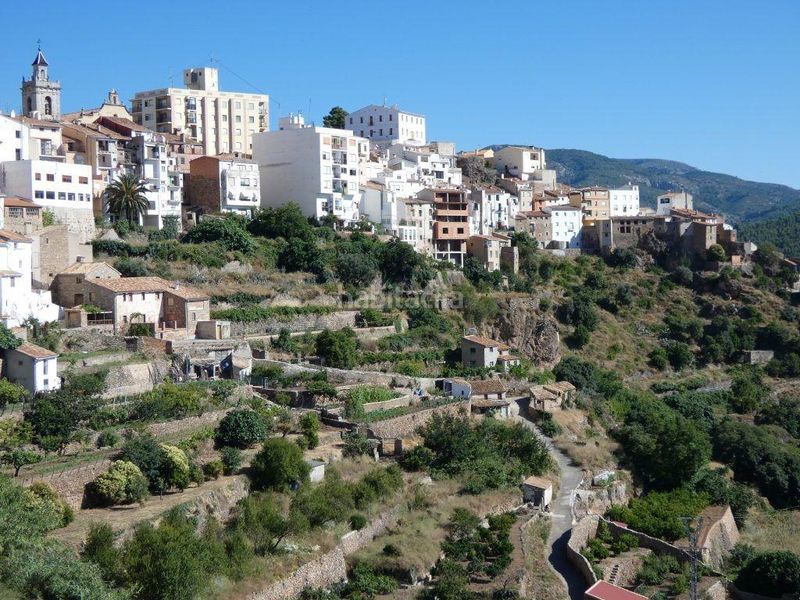 Foto 82967385-a8f9-4857-9720-dd8a6eb1ceeb. Edifici a Llucena / Lucena del Cid