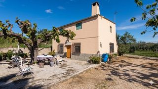 Chalet in El Llombo. Tu oasis particular en ontinyent! casa de campo con piscina, bar
