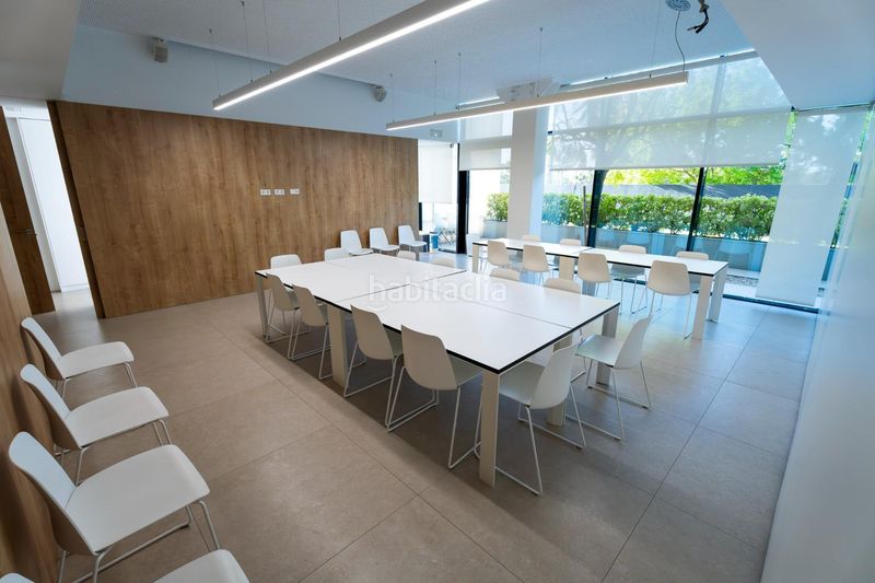 Foto 2646ad57-353c-4120-b3aa-6a73d51e9f17. Oficina sede corporativa de alta eficiencia, diseño arquitectónico y espacios de trabajo premium en Pobla de Vallbona (la)