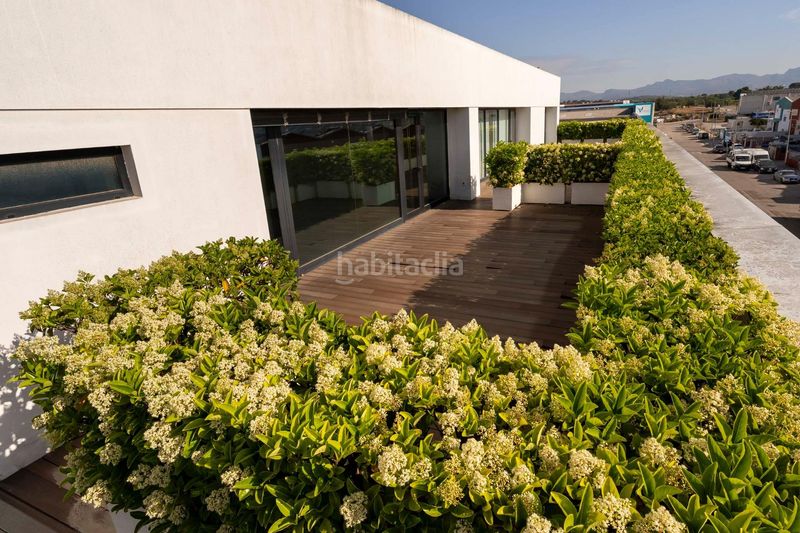 Foto 4b8dc882-be00-421f-8786-db7e0eadb995. Oficina sede corporativa de alta eficiencia, diseño arquitectónico y espacios de trabajo premium en Pobla de Vallbona (la)