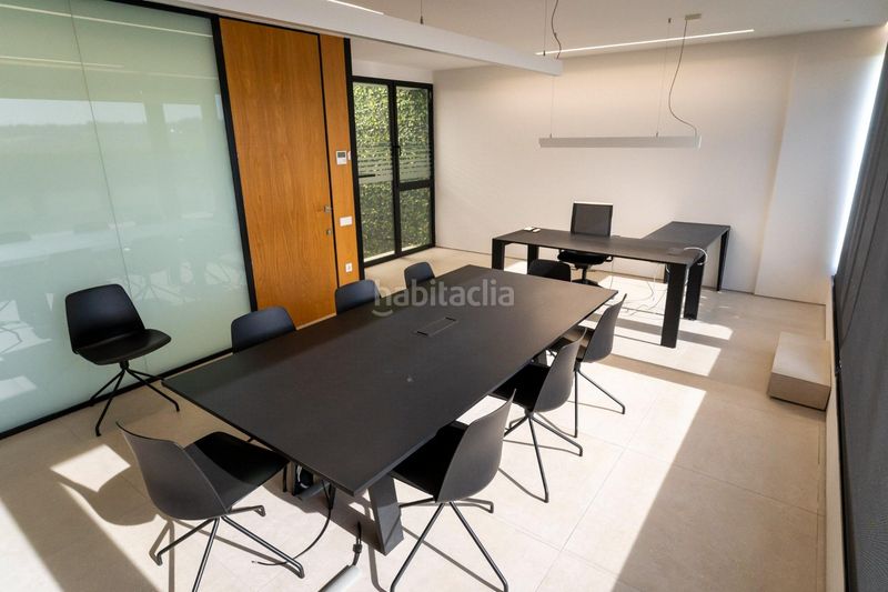 Foto 50a4d4c2-9a2e-414d-a520-fc33453d18d2. Oficina sede corporativa de alta eficiencia, diseño arquitectónico y espacios de trabajo premium en Pobla de Vallbona (la)