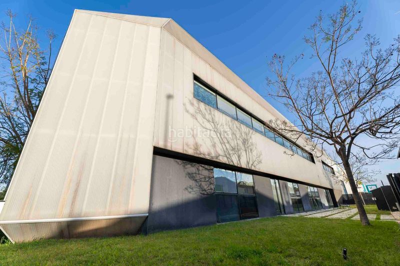 Foto 577ddc93-f4e2-4686-90fe-2a7eedd17ce6. Oficina sede corporativa de alta eficiencia, diseño arquitectónico y espacios de trabajo premium en Pobla de Vallbona (la)