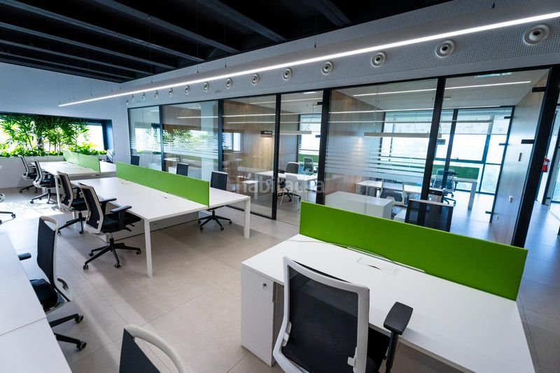 Foto 5e9a57a3-a441-4956-a200-b560307cc700. Oficina sede corporativa de alta eficiencia, diseño arquitectónico y espacios de trabajo premium en Pobla de Vallbona (la)