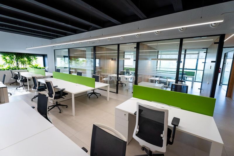 Foto 74d52ded-3d73-4b3a-ac66-25efc2dc95d1. Oficina sede corporativa de alta eficiencia, diseño arquitectónico y espacios de trabajo premium en Pobla de Vallbona (la)