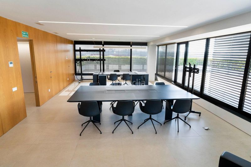 Foto d77713fb-920b-4893-a65a-f1c25dcaf308. Oficina sede corporativa de alta eficiencia, diseño arquitectónico y espacios de trabajo premium en Pobla de Vallbona (la)