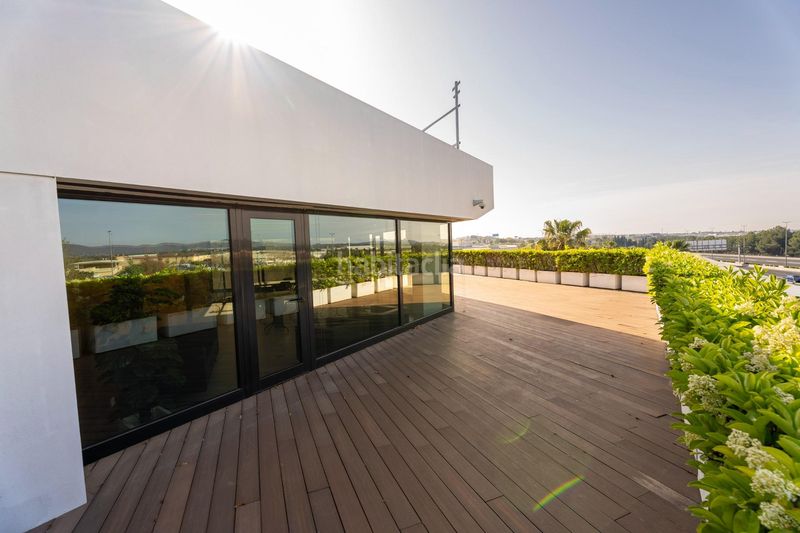 Foto db06a4ca-75c2-4f3b-b1de-45fa313eeb7e. Oficina sede corporativa de alta eficiencia, diseño arquitectónico y espacios de trabajo premium en Pobla de Vallbona (la)