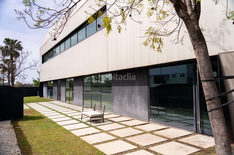 Foto e50375c4-fc3f-47e6-a142-a8692b425277. Oficina sede corporativa de alta eficiencia, diseño arquitectónico y espacios de trabajo premium en Pobla de Vallbona (la)