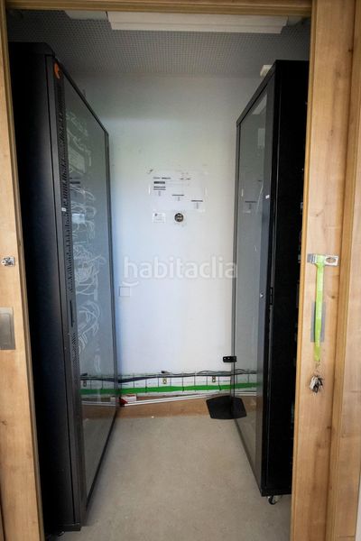 Foto fa2a64dd-7b9b-4a01-a121-0a69398e22f1. Oficina sede corporativa de alta eficiencia, diseño arquitectónico y espacios de trabajo premium en Pobla de Vallbona (la)