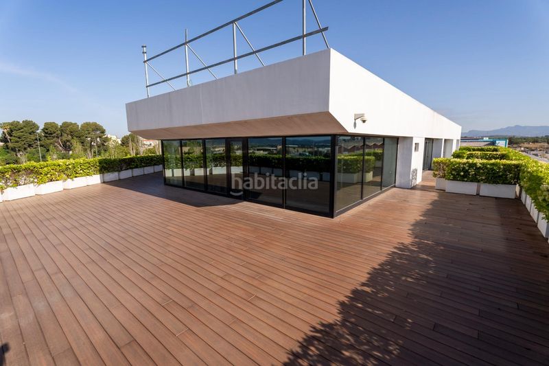 Foto fc71cf76-e05e-4bea-b86c-2b5f3f2308d4. Oficina sede corporativa de alta eficiencia, diseño arquitectónico y espacios de trabajo premium en Pobla de Vallbona (la)