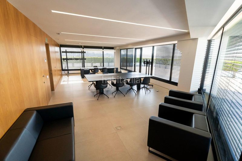 Foto feca35a1-0668-43d7-810b-701c9abf4716. Oficina sede corporativa de alta eficiencia, diseño arquitectónico y espacios de trabajo premium en Pobla de Vallbona (la)
