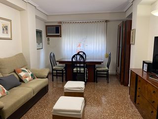 Lloguer Pis a La Llum. Piso grande en valencia con 4 habitaciones dobles y dos balcones