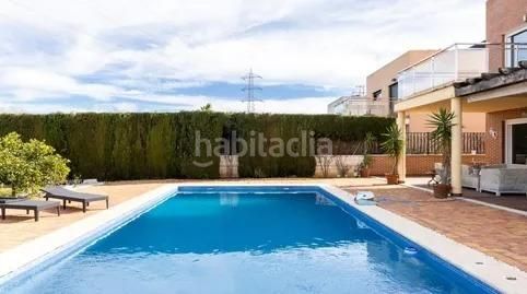 Foto 7bc8c7e6-a4b9-478d-8986-7b6409b6fad3. Casa amb aparcament piscina a Torre en Conill-Cumbres de San Antonio Bétera