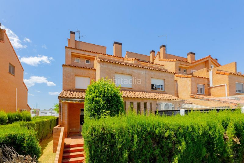Foto 4fe682ee-f2c6-4db6-b7b6-8ca0ecb4e44b. Casa adossada amb aparcament a Mas Camarena Bétera
