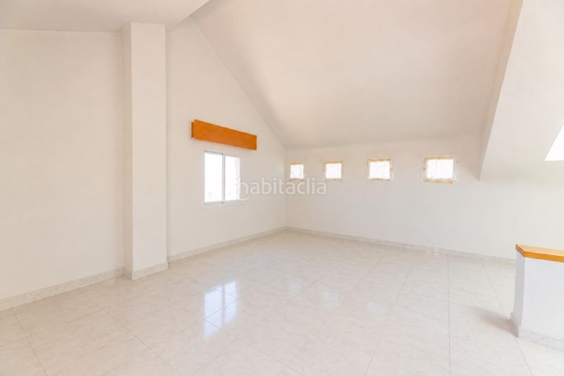 Foto 8a6a9b78-f672-49e6-85ea-8e42cdd8e19a. Casa adossada amb aparcament a Mas Camarena Bétera
