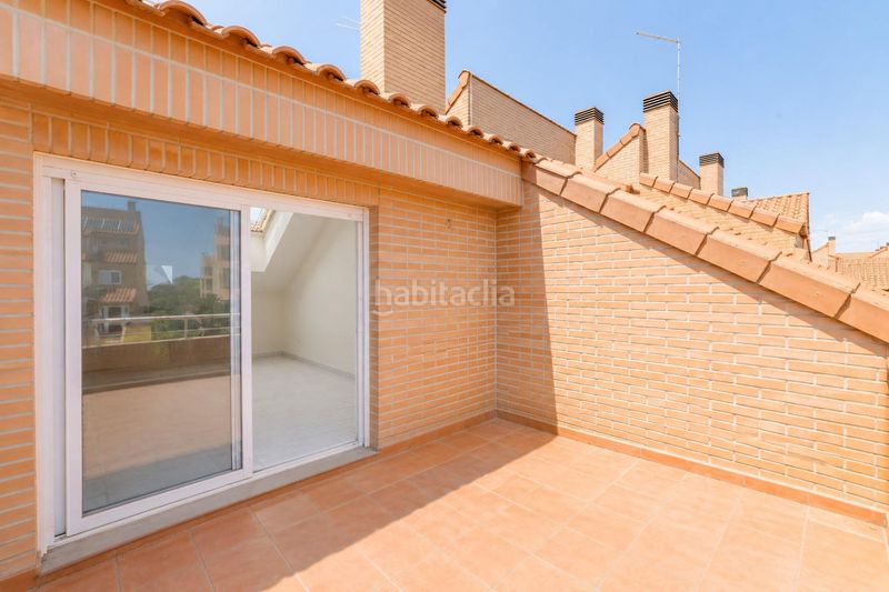 Foto de94f06e-7f60-432e-b20e-d361be7a2c9b. Casa adossada amb aparcament a Mas Camarena Bétera
