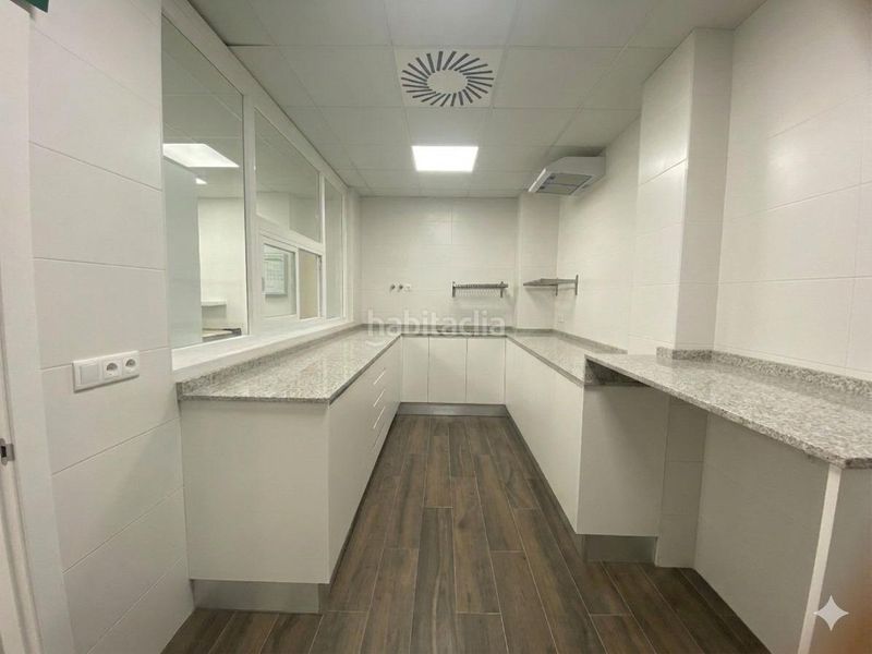 Foto f36b7438-dac8-479f-a8f0-831a5456019a. Local comercial a Benetússer