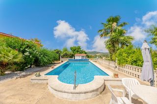 House in Montroi / Montroy. Un oasis privado en montroi