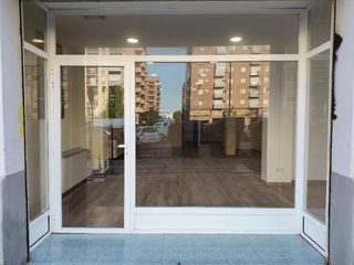 Rent Office space in Avenida de ausiàs march 45. Oficina de 90 m2 en avda. ausiàs march  máxima visibilidad y aer