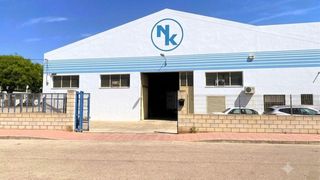 Industrial building  Sucro. Donde algunos ven una nave, otros ven el futuro de su empresa