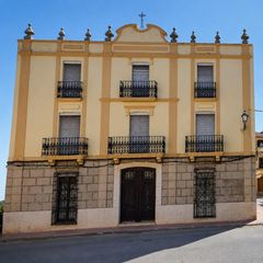 Casa  Plaza de españa. Una joya modernista de 1900 en pleno corazón del pueblo.