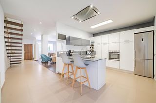 Maison  Guzman el bueno. Casa con montacargas de uso personal y totalmente reformada en l