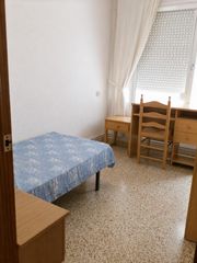 Affitto Piccolo appartamento  Plaza honduras. Amplio piso para estudiantes en plaza honduras  zona universitar