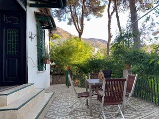 Chalet  Calle alto de la villa. Chalet independiente con gran parcela de 831 m2 junto a las cuev