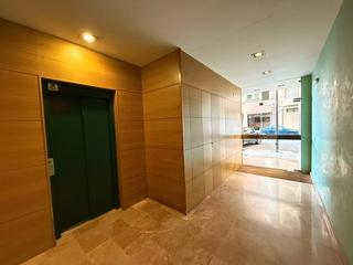 Pis  Carrer de riudecols. Piso con parking y muebles casi nuevo