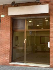 Alquiler Oficina en Roses-Castellbell. Local despacho en la rambla, reformado y bien situado