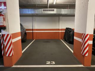Autoparkplatz  Carrer de josep tarradellas. Plaza de parking en la ciudad deportiva joan gamper