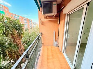 Etagenwohnung  Carrer d'europa. Muy soleado, todo reformado y con vistas hacia un tranquilo parq