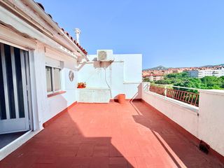 Attico  Carrer de carles buïgas. Ático con terraza junto a mas lluí, muy soleado y con vistas des