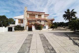Casa a Bellvei. Gran gran casa a la venda