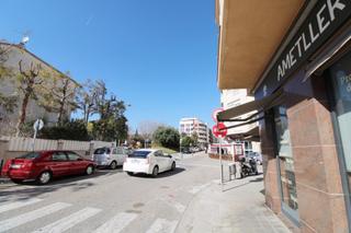 Aparcament cotxe a El Tancat-Mas d´en Gual. En el tancat