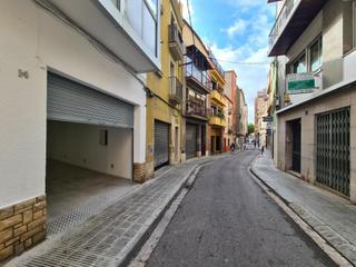 Rent Business premise  Calle sant magi. Se alquila local comercial en el centro
