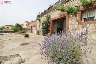 Casa a Bisbal del Penedès (La). Encantadora casa con 3 viviendas
